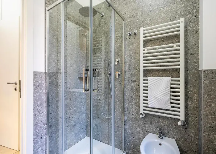 Centro - Moderno Per 4 Persone 볼로냐